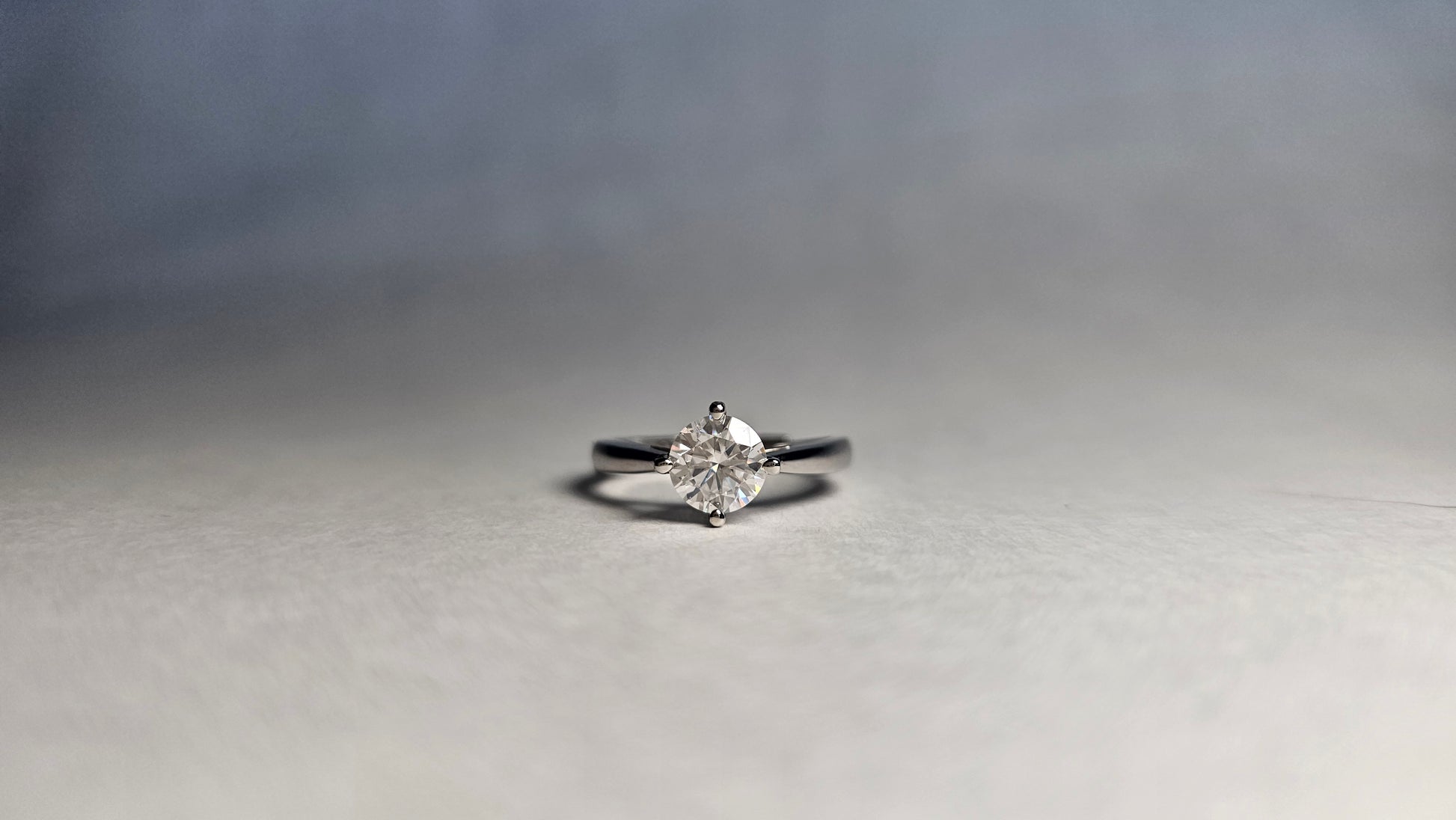 Anillo con Moissanita en Plata .925