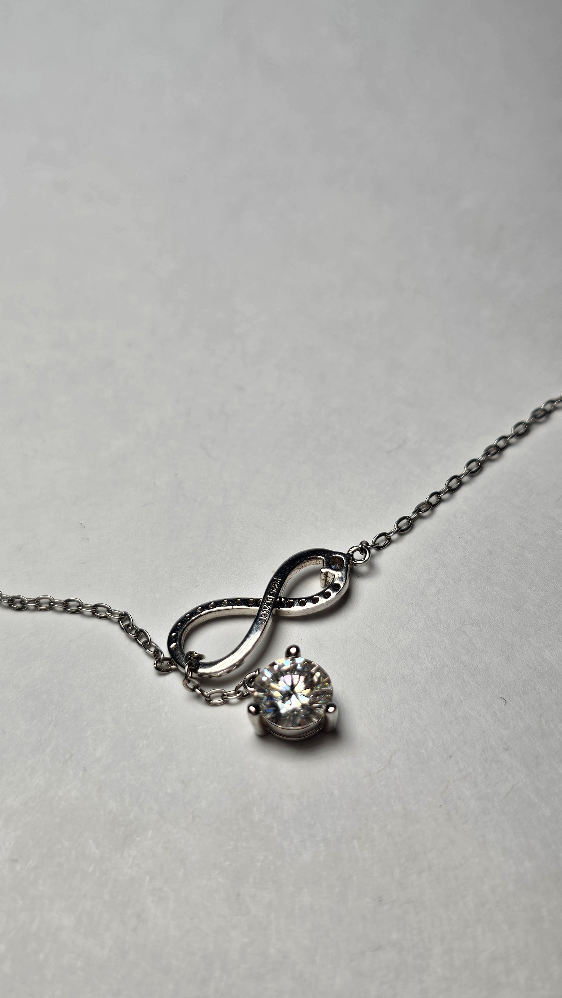 Collar Infinito en Plata .925 con Moissanita
